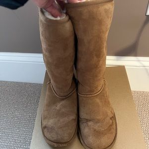 Ugh classic talk boot youth size 5